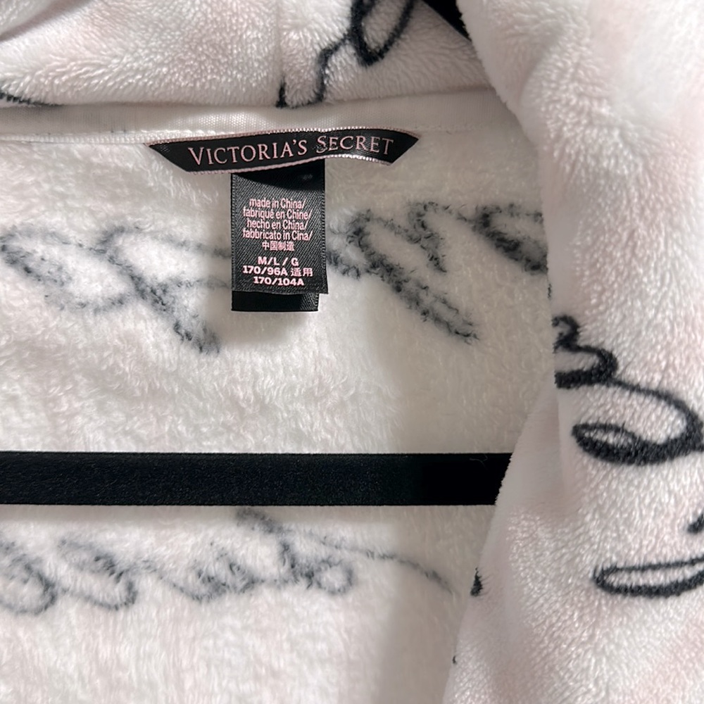 Victoria Secret M/L 2 pocket Multicolor Robe. Excellent Condition! - Picture 4 of 11